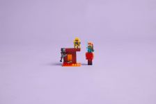 LEGO 21266 - Modell im Umgebungsbild