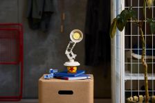 LEGO Ideas 21357 Disney Pixar Luxo Jr. LEGO_21357_Lifestyle_Envr_02_en-gb.jpg
