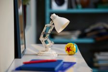 LEGO Ideas 21357 Disney Pixar Luxo Jr. LEGO_21357_Lifestyle_Envr_03_en-gb.jpg