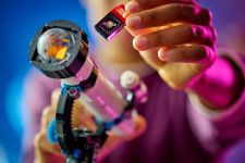 LEGO Creator 31378 Weltraumteleskop LEGO_31378_Lifestyle_cons_2_en-gb.jpg