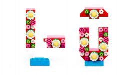 LEGO Seasonal 40867 LOVE – 4 Buchstaben LEGO_40867_WEB_SEC03_NOBG.jpg