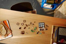 LEGO Promotional 40891 Stranger Things: Die WSQK Radio Station LEGO_40891_Lifestyle_Build_en-gb.jpg