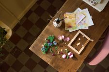 LEGO Botanicals 40916 Bepflanzter Bilderrahmen LEGO_40916_Lifestyle_Build.jpg