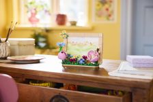 LEGO Botanicals 40916 Bepflanzter Bilderrahmen LEGO_40916_Lifestyle_Envr_1.jpg