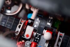 LEGO Technic 42177 Mercedes-Benz G 500 PROFESSIONAL Line LEGO_42177_Lifestyle_Build_08.jpg