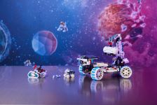 LEGO 42211 - Modell im Umgebungsbild