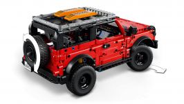 LEGO Technic 42213 Ford Bronco® Offroader LEGO_42213_WEB_SEC03_NOBG.jpg