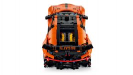 LEGO Technic 42222 Bugatti Chiron Pur Sport Hypercar LEGO_42222_WEB_SEC04_NOBG.jpg