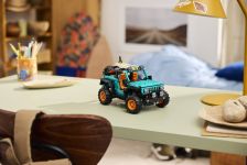 LEGO Technic 42227 Jeep® Wrangler Rubicon Geländewagen LEGO_42227_Lifestyle_Envr_en-gb.jpg