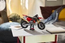 LEGO 42238 - Modell im Umgebungsbild