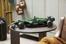 LEGO 42240 - Umgebungsbild 3