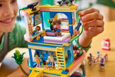 LEGO Friends 42689 Heartlake City Clubhaus der Freunde LEGO_42689_Lifestyle_cons_2_en-gb.jpg