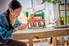 LEGO Friends 42691 Gartenrestaurant LEGO_42691_Lifestyle_cons_en-gb.jpg