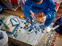 LEGO Editions 43010 Nike Slam Dunk LEGO_43010_Lifestyle_build_en-gb.jpg