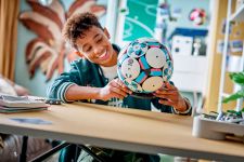 LEGO Editions 43019 Fußball LEGO_43019_Lifestyle_cons.jpg