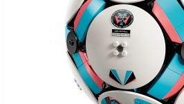 LEGO Editions 43019 Fußball LEGO_43019_WEB_SEC01_NOBG.jpg