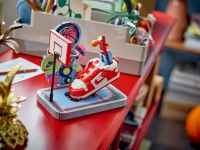 LEGO Editions 43021 Nike Dunk Trickshot LEGO_43021_Lifestyle_envr_2_en-gb.jpg