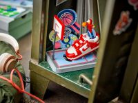 LEGO Editions 43021 Nike Dunk Trickshot LEGO_43021_Lifestyle_envr_4_en-gb.jpg