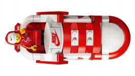 LEGO Editions 43021 Nike Dunk Trickshot LEGO_43021_WEB_SEC01_NOBG.jpg