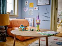 LEGO Disney 43241 Rapunzels Turm und die Taverne „Zum Quietscheentchen“ LEGO_43241_alt9.jpg