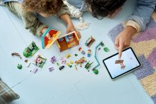 LEGO Disney 43304 Blazes Pferderanch LEGO_43304_Lifestyle_build.jpg