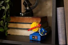 LEGO Promotional 5009806 Retro Space Explorer LEGO_5009806_Lifestyle.jpg