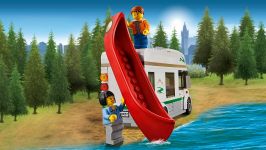 LEGO City 60057 Wohnmobil mit Kanu