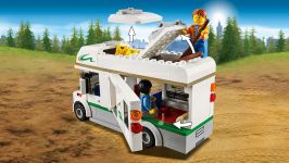 LEGO City 60057 Wohnmobil mit Kanu