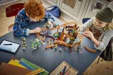 LEGO City 60501 Lava Land-Achterbahnpark LEGO_60501_Lifestyle_build.jpg