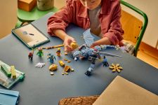 LEGO Ninjago 71855 Showdown mit dem Ninja-Drachen Riyu LEGO_71855_Lifestyle_build_en-gb.jpg