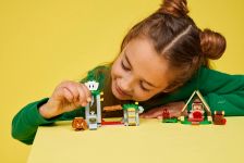 LEGO Super Mario 72040 Kapitän Toad-Camp LEGO_72040_Lifestyle_PlayReaction2_en-gb.jpg