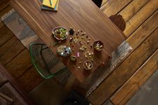 LEGO Shrek 72423 Shrek, Esel und Der Gestiefelte Kater LEGO_72423_Lifestyle_Build_01.jpg