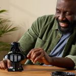 LEGO Star Wars 75439 Darth Vader™ Büste LEGO_75439_Lifestyle_Cons_crop.jpg