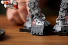 LEGO Star Wars 75440 AT-AT™ LEGO_75440_Lifestyle_Build_06_en-gb.jpg