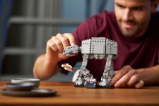 LEGO Star Wars 75440 AT-AT™ LEGO_75440_Lifestyle_Cons_02_en-gb.jpg