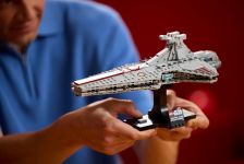 LEGO Star Wars 75441 Angriffskreuzer der Venator-Klasse LEGO_75441_Lifestyle_Cons_02_en-gb.jpg