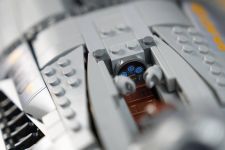LEGO Star Wars 75442 N-1 Starfighter™ des Mandalorianers LEGO_75442_Lifestyle_Build_04.jpg