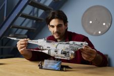 LEGO Star Wars 75442 N-1 Starfighter™ des Mandalorianers LEGO_75442_Lifestyle_Cons_02.jpg
