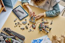 LEGO Star Wars 75451 Showdown mit dem Wächterdroiden am Huttenpalast LEGO_75451_Lifestyle_build.jpg