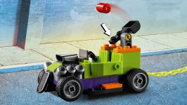 LEGO 76180 - Detailansicht 2
