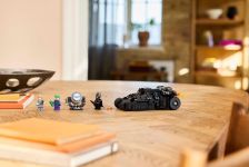 LEGO 76303 - Modell im Umgebungsbild