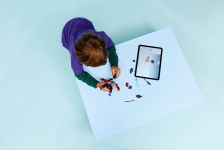 LEGO Super Heroes 76337 Miles Morales Mech vs. Spider-Man 2099 LEGO_76337_Lifestyle_Build_en-gb.jpg