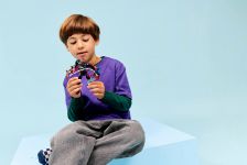 LEGO Super Heroes 76337 Miles Morales Mech vs. Spider-Man 2099 LEGO_76337_Lifestyle_Cons_en-gb.jpg