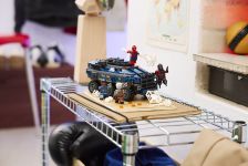 LEGO Super Heroes 76349 Spider-Man Jagt den Gefängnistransporter LEGO_76349_Lifestyle_Envr.jpg