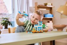 LEGO Animal Crossing 77051 Flieg mit Dodo Airlines LEGO_77051_Lifestyle_Cons.jpg