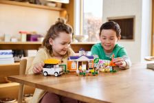 LEGO Animal Crossing 77052 K.K. spielt auf dem Festplatz LEGO_77052_Lifestyle_Cons.jpg