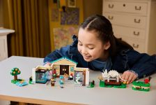 LEGO Animal Crossing 77056 Eugens Museumssammlung LEGO_77056_Lifestyle_Cons_2.jpg