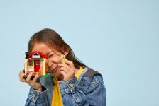 LEGO Animal Crossing 77058 Bienchens gemütliches Haus LEGO_77058_Lifestyle_Cons3_en-gb.jpg