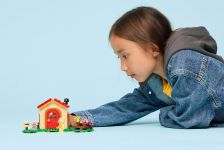 LEGO Animal Crossing 77058 Bienchens gemütliches Haus LEGO_77058_Lifestyle_Cons4_en-gb.jpg