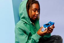 LEGO Sonic the Hedgehog 77117 Sonic: Speedster Lightning LEGO_77117_Lifestyle_Cons_2_en-gb.jpg